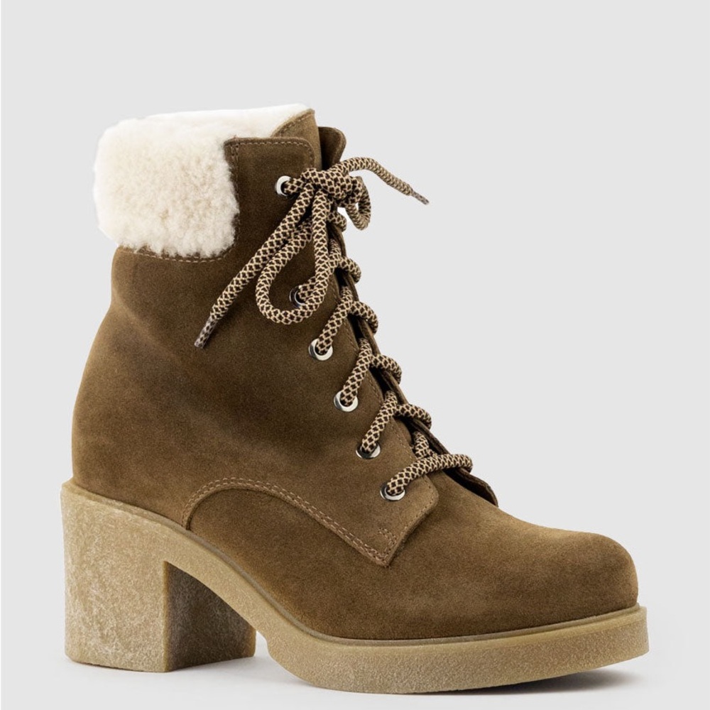 La Canadienne Zoom Suede Heeled Lace-Up Ankle Boots - sz 10